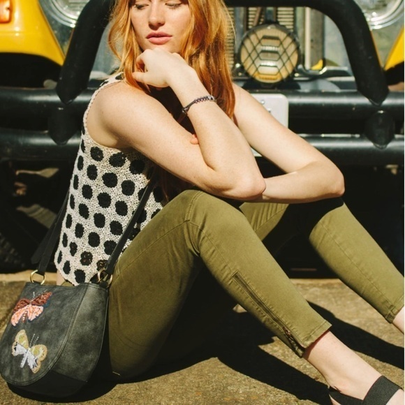 ELLE JAE‎ GYPSET Marquesas Crossbody in Charcoall - Picture 1 of 8